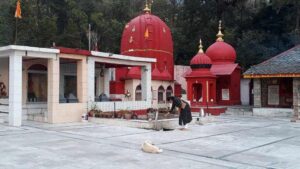 Read more about the article Dharamshala में है अघंजर महादेव मंदिर, भगवान शिव ने अर्जुन को दिया था पशुपति अस्त्र