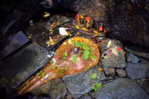 Read more about the article Patal Bhuvaneshwar Cave in Pithoragarh enshrines the beheaded head of Lord Ganesha