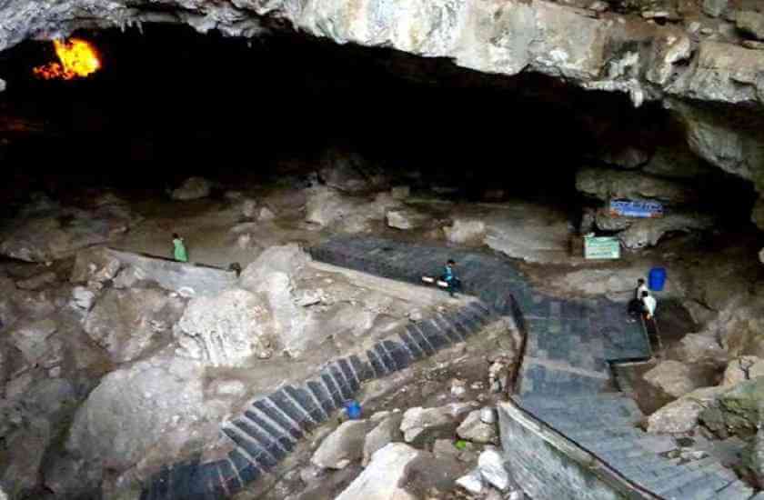 Patal Bhuvaneshwar Cave