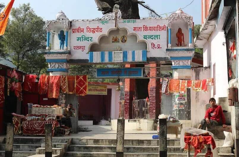 Read more about the article पालमपुर के बंदला में प्रकृति की अद्भुत खूबसूरती के बीच बसा है माता विंध्यवासिनी का मंदिर