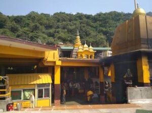 Read more about the article बगलामुखी मंदिर में धार्मिक अनुष्ठान के लिए बना हुआ है मेन्यू, 2100 से सवा लाख तक का रेट