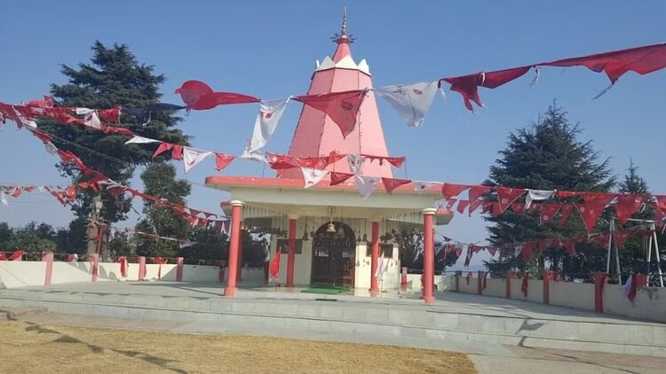 Read more about the article चंपावत में पहाड़ की चोटी पर है प्रसिद्द हिंगलादेवी मंदिर, यहां छुपा है खजाना
