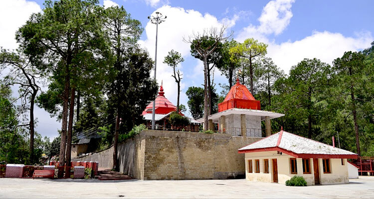 Read more about the article शिमला के हसीं नजारों के बीच है संकट मोचन हनुमान मंदिर, बाबा नीब करोरी ने की थी स्थापना